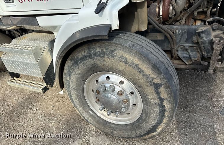 image for item DZ4069 2005 Western Star 4900 crane truck