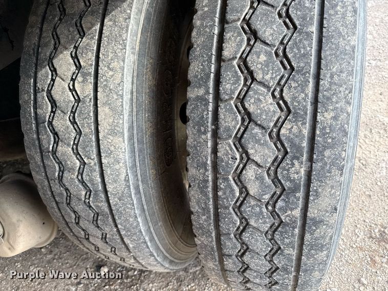 image for item DZ4069 2005 Western Star 4900 crane truck