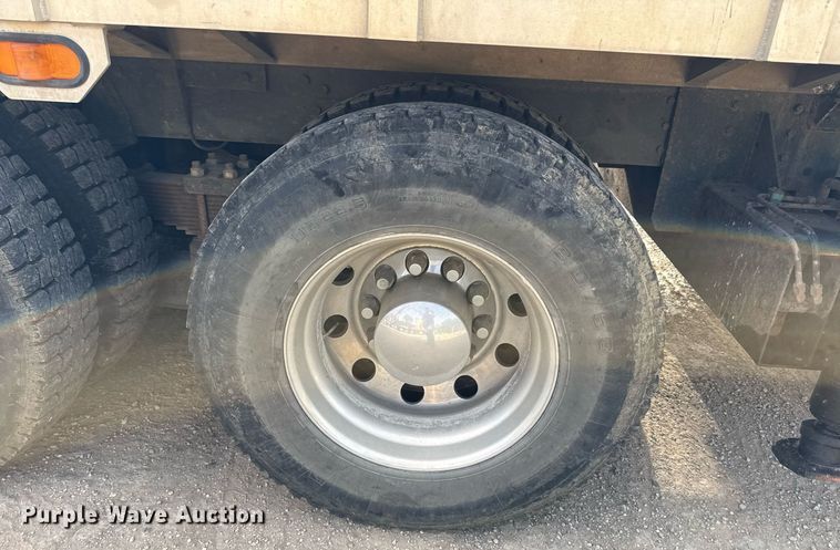 image for item DZ4069 2005 Western Star 4900 crane truck