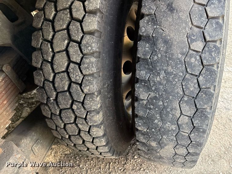 image for item DZ4069 2005 Western Star 4900 crane truck