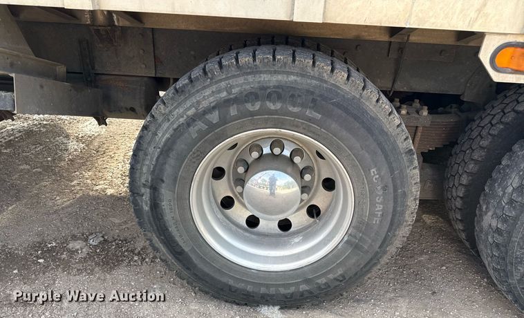 image for item DZ4069 2005 Western Star 4900 crane truck