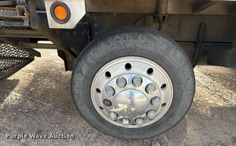 image for item DZ4069 2005 Western Star 4900 crane truck