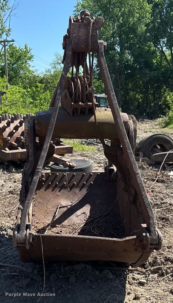 image for item DZ4072 Owen clam shell bucket