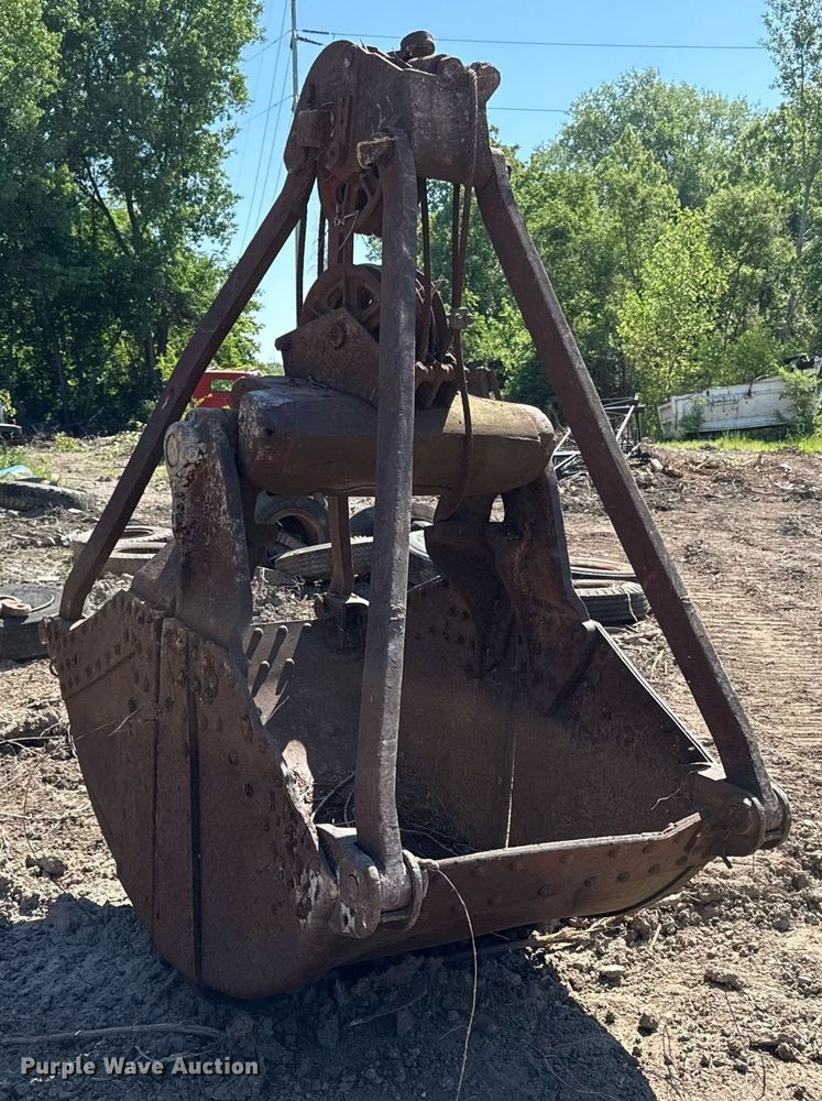 image for item DZ4072 Owen clam shell bucket