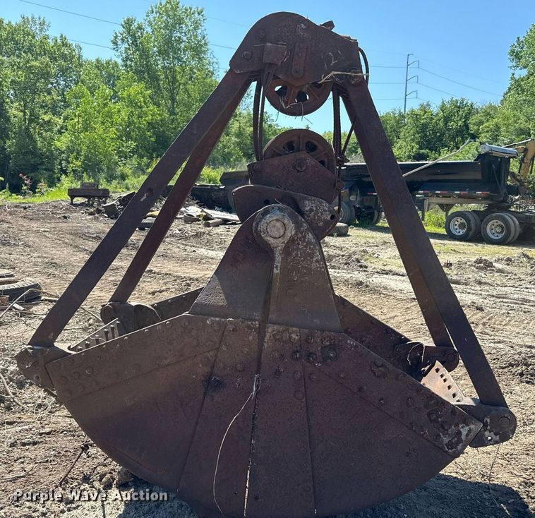 image for item DZ4072 Owen clam shell bucket