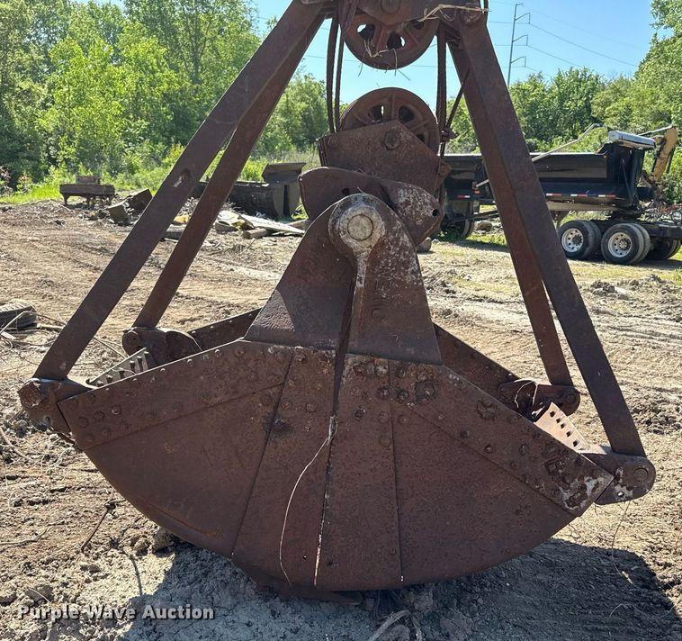 image for item DZ4072 Owen clam shell bucket