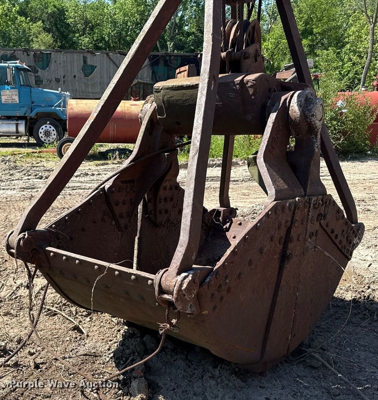 image for item DZ4072 Owen clam shell bucket