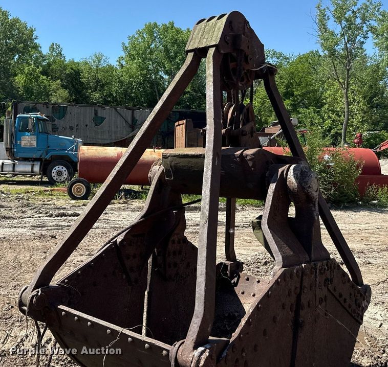 image for item DZ4072 Owen clam shell bucket