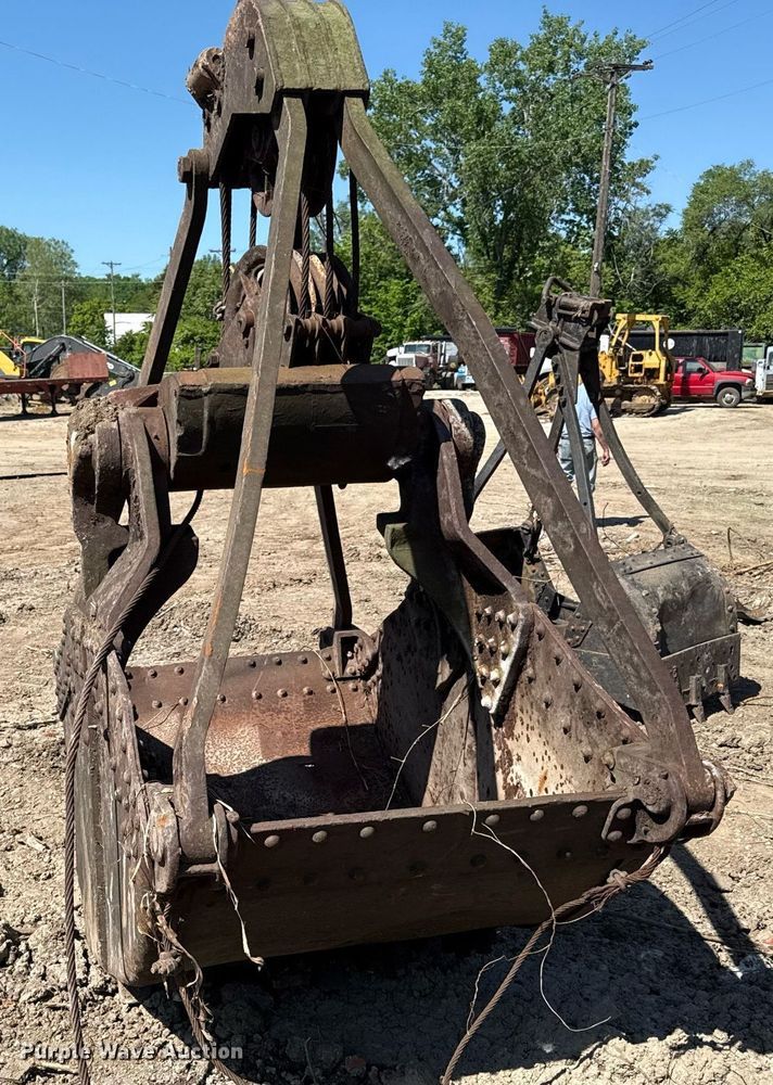 image for item DZ4072 Owen clam shell bucket