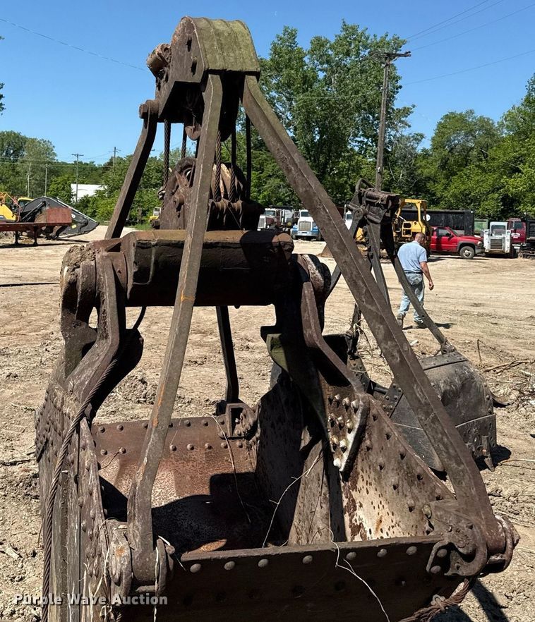image for item DZ4072 Owen clam shell bucket