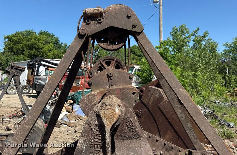 image for item DZ4072 Owen clam shell bucket