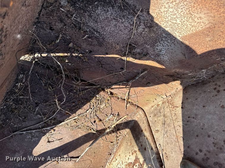 image for item DZ4072 Owen clam shell bucket