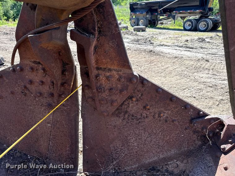 image for item DZ4072 Owen clam shell bucket
