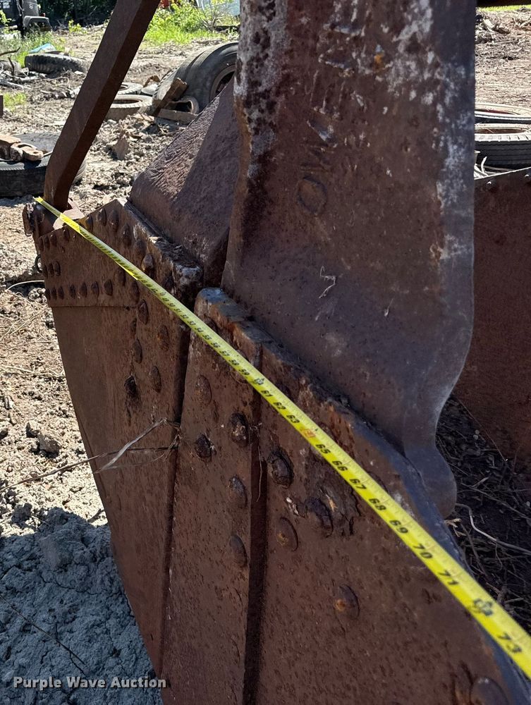 image for item DZ4072 Owen clam shell bucket