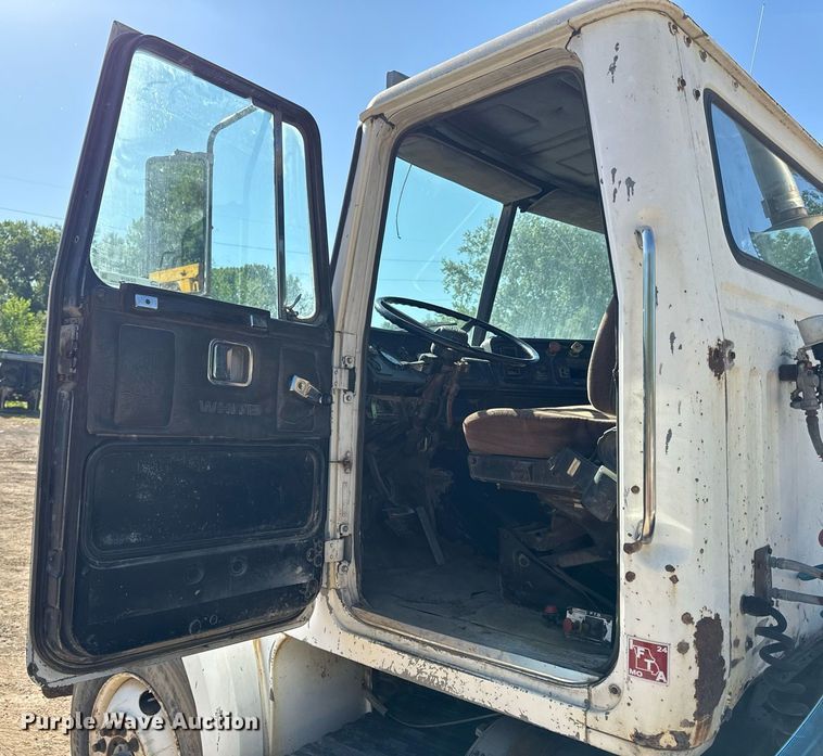 image for item DZ4076 1985 White WCM semi truck