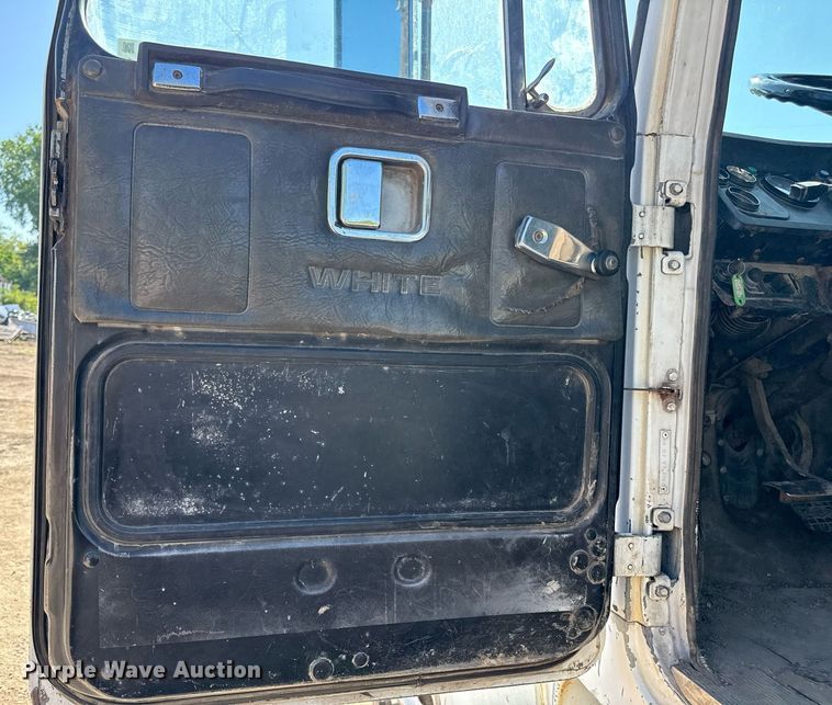 image for item DZ4076 1985 White WCM semi truck