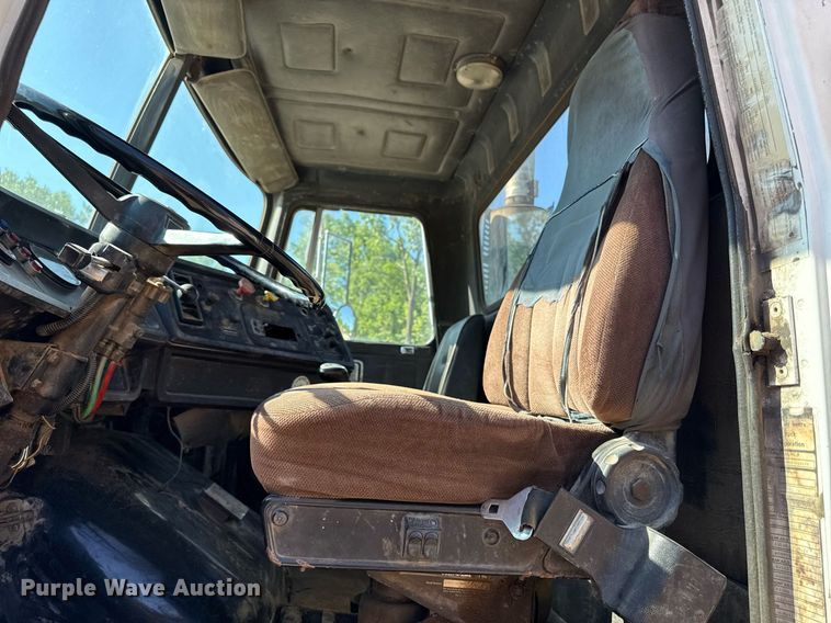 image for item DZ4076 1985 White WCM semi truck