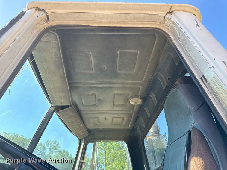 image for item DZ4076 1985 White WCM semi truck