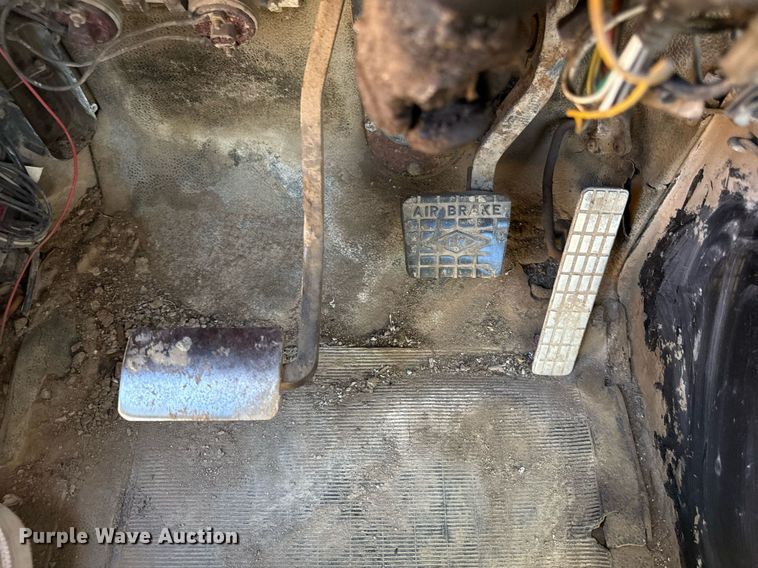 image for item DZ4076 1985 White WCM semi truck