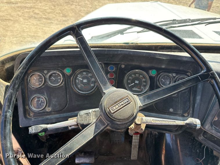 image for item DZ4076 1985 White WCM semi truck