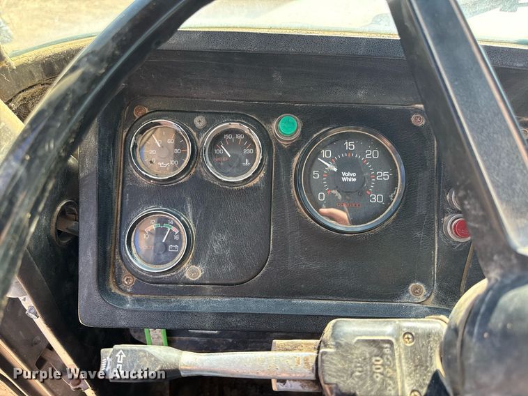 image for item DZ4076 1985 White WCM semi truck