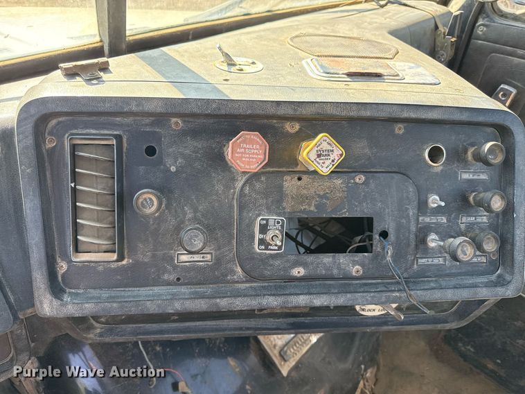 image for item DZ4076 1985 White WCM semi truck