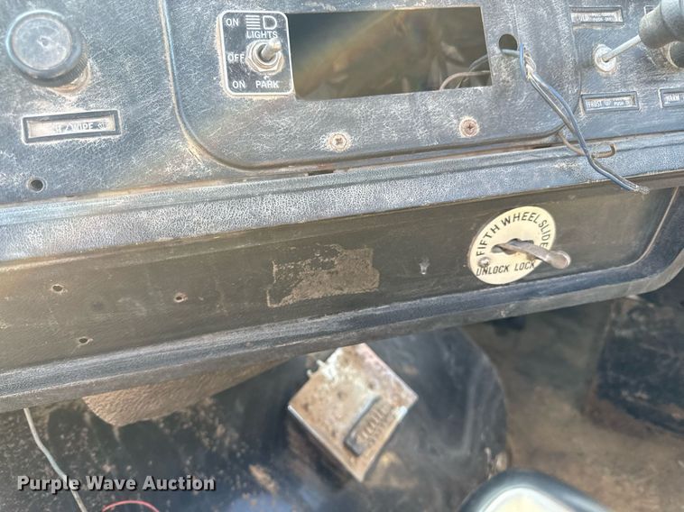 image for item DZ4076 1985 White WCM semi truck