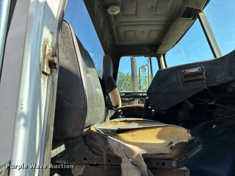 image for item DZ4076 1985 White WCM semi truck