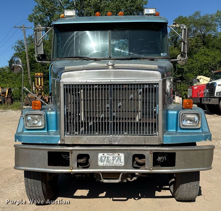 image for item DZ4077 1997 Volvo Autocar semi truck