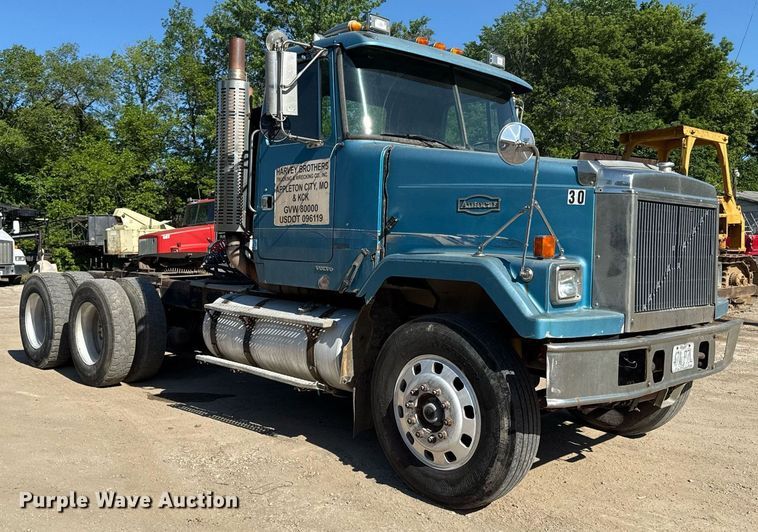 image for item DZ4077 1997 Volvo Autocar semi truck