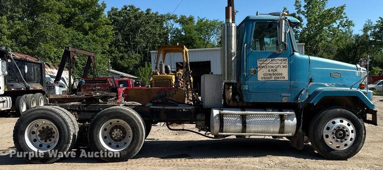 image for item DZ4077 1997 Volvo Autocar semi truck