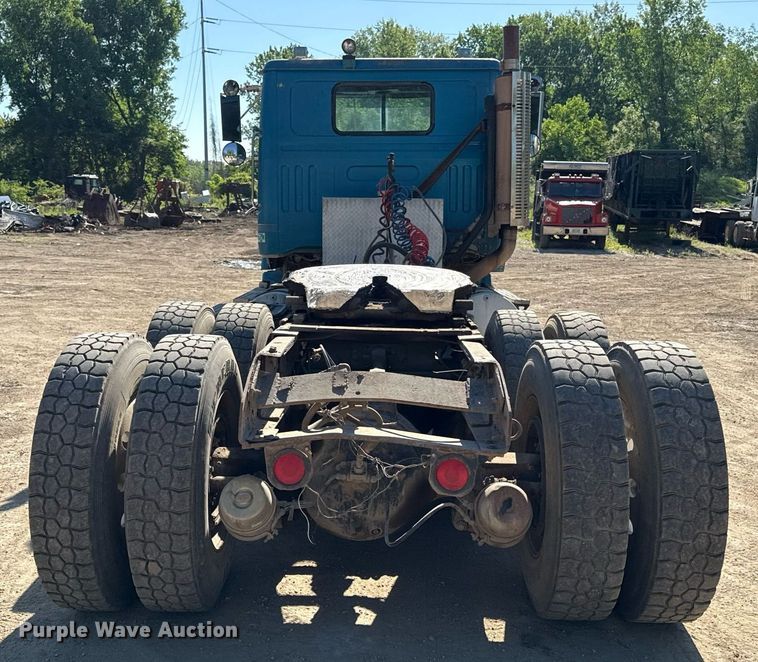 image for item DZ4077 1997 Volvo Autocar semi truck