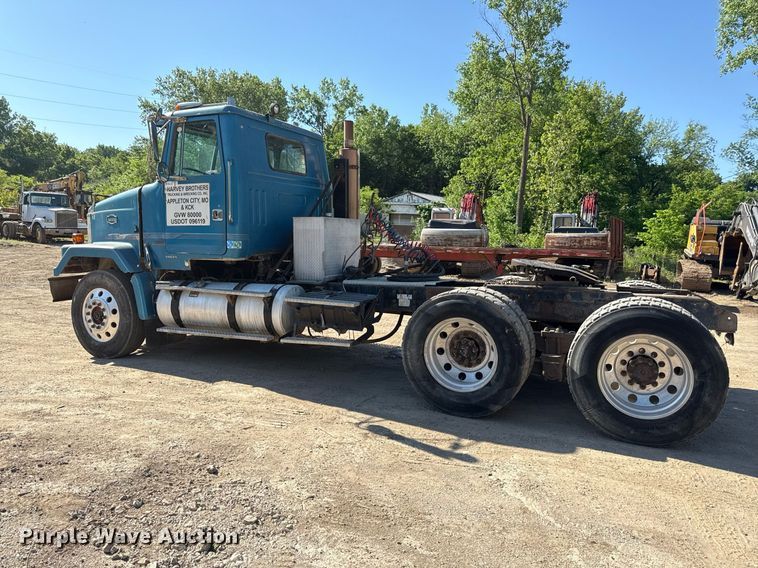 image for item DZ4077 1997 Volvo Autocar semi truck