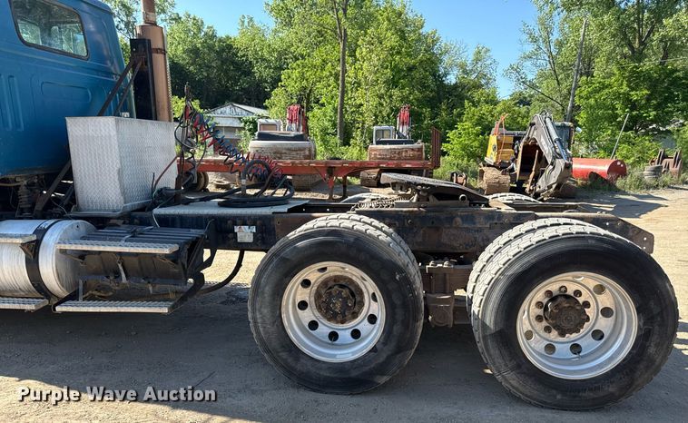 image for item DZ4077 1997 Volvo Autocar semi truck