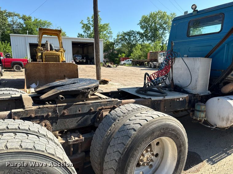 image for item DZ4077 1997 Volvo Autocar semi truck