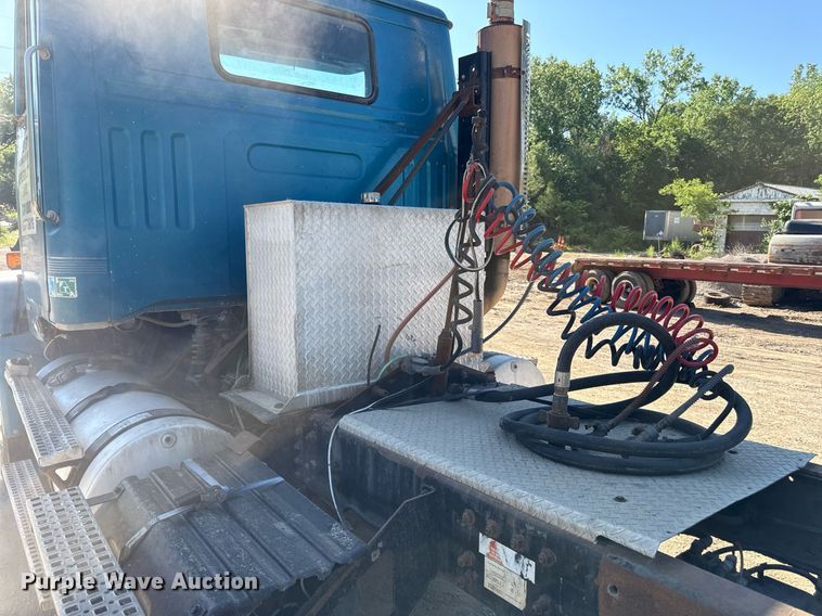 image for item DZ4077 1997 Volvo Autocar semi truck