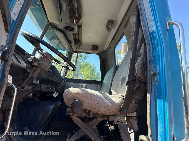 image for item DZ4077 1997 Volvo Autocar semi truck