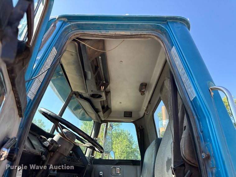 image for item DZ4077 1997 Volvo Autocar semi truck