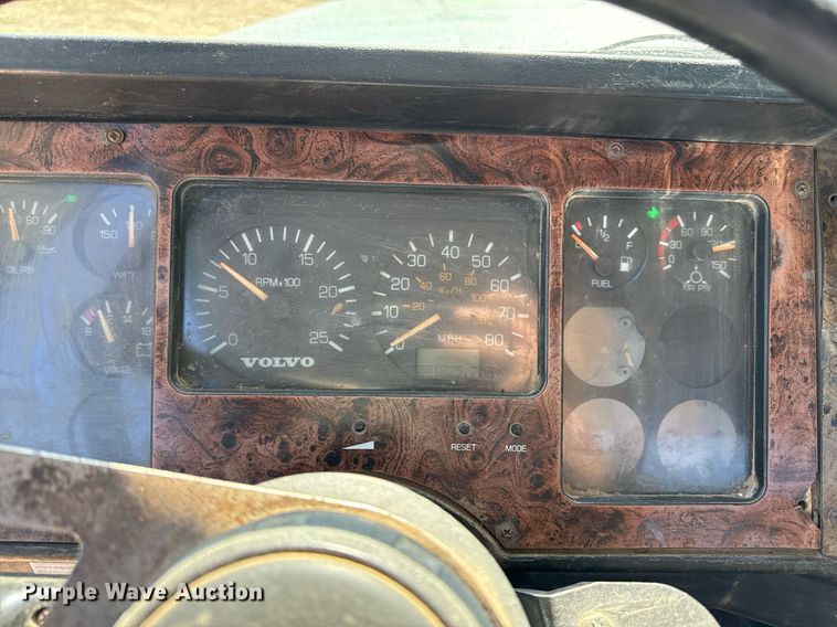 image for item DZ4077 1997 Volvo Autocar semi truck