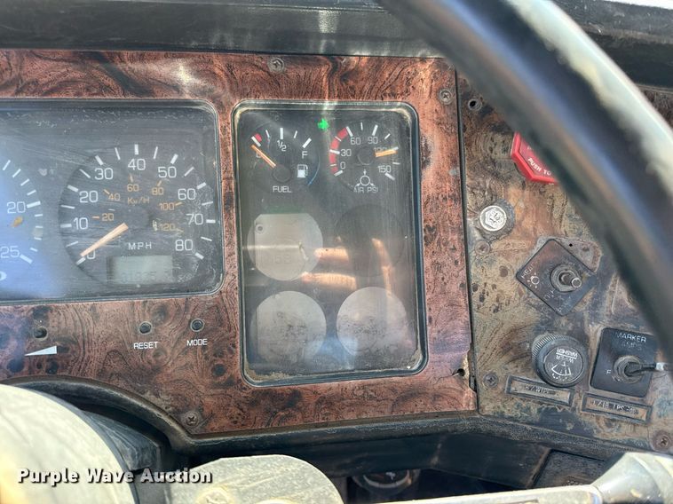 image for item DZ4077 1997 Volvo Autocar semi truck