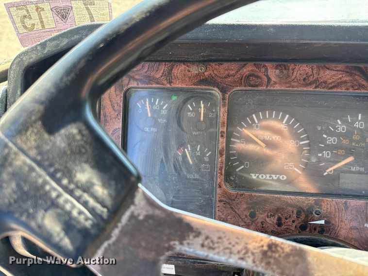 image for item DZ4077 1997 Volvo Autocar semi truck