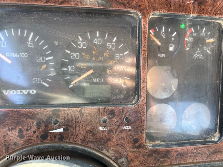 image for item DZ4077 1997 Volvo Autocar semi truck