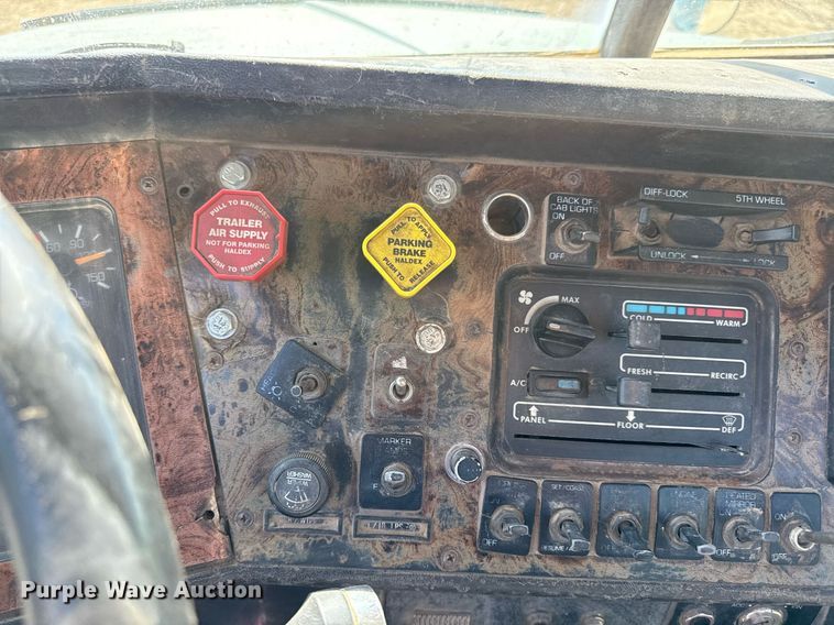 image for item DZ4077 1997 Volvo Autocar semi truck