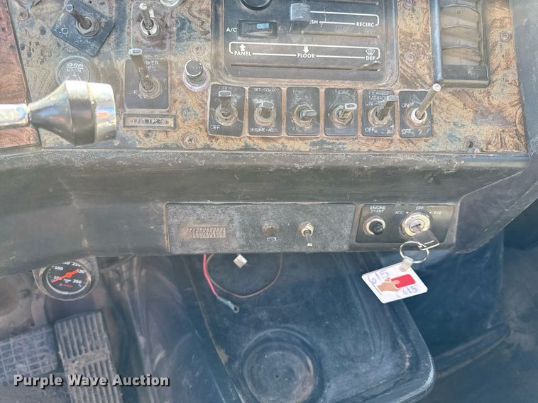 image for item DZ4077 1997 Volvo Autocar semi truck