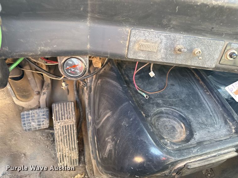 image for item DZ4077 1997 Volvo Autocar semi truck