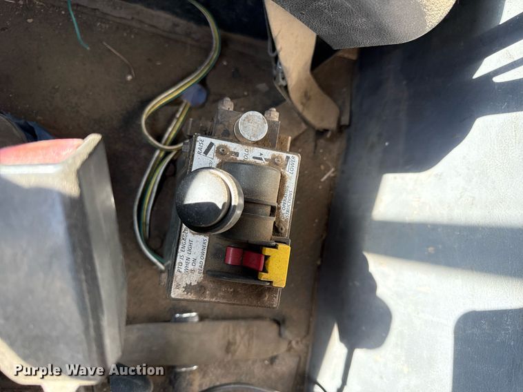 image for item DZ4077 1997 Volvo Autocar semi truck