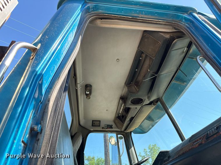 image for item DZ4077 1997 Volvo Autocar semi truck