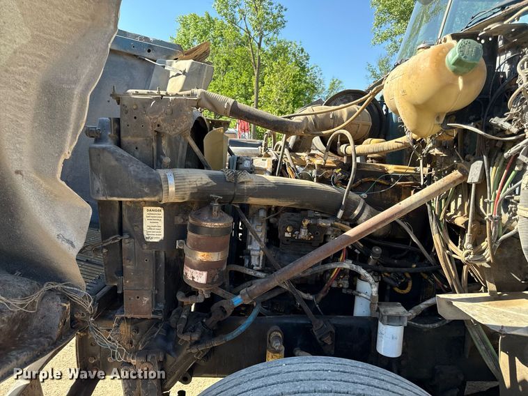 image for item DZ4077 1997 Volvo Autocar semi truck