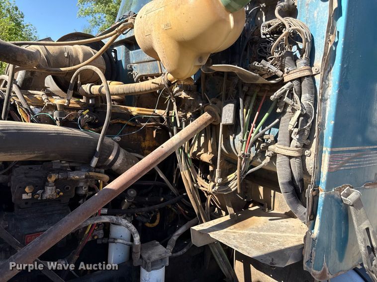 image for item DZ4077 1997 Volvo Autocar semi truck