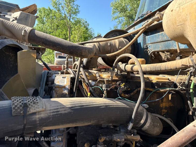 image for item DZ4077 1997 Volvo Autocar semi truck